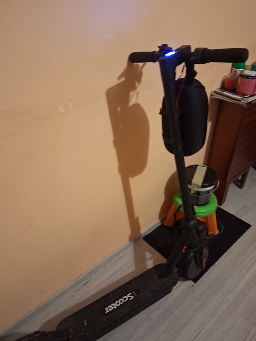 Trotineta electrica i scooter