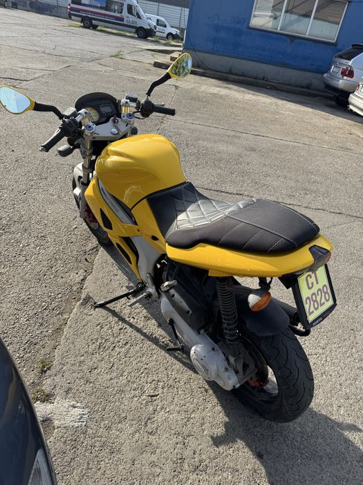 Scuter gilera dna 50 cm se conduce cu b