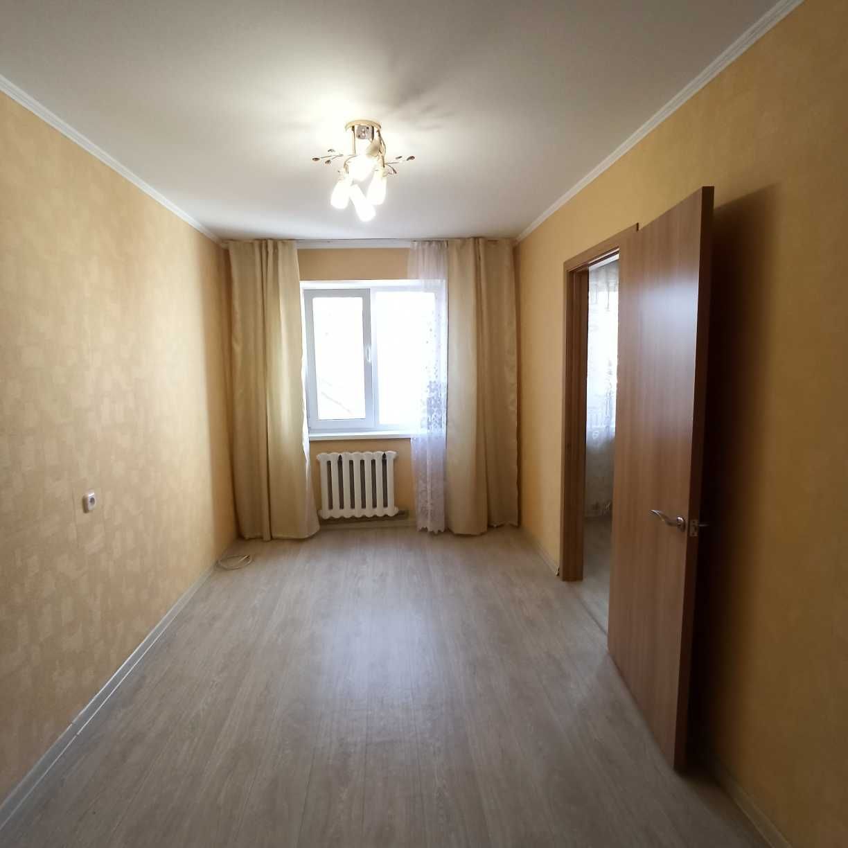 №1405 Продам 2 комнатную квартиру, 3 микрорайон, пр.Республики