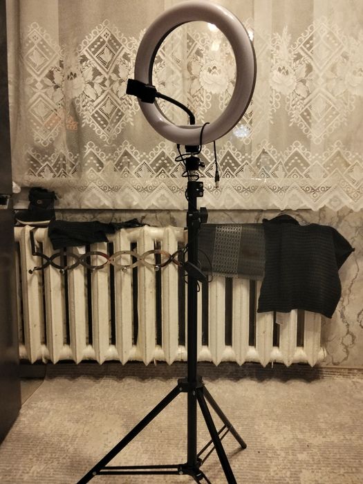 Продаю кольцевую лампу