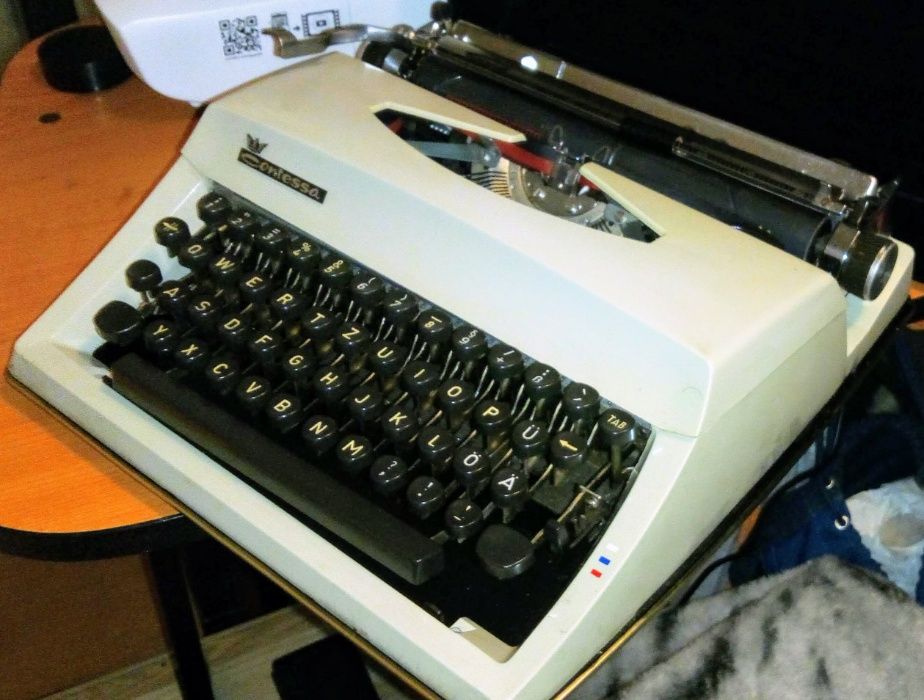 Masina de scris, Adler Contesa