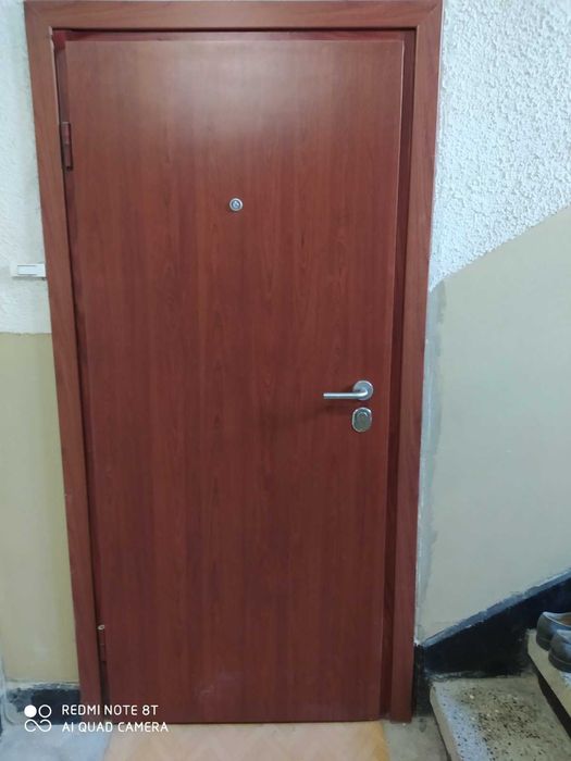 Продавам входна врата