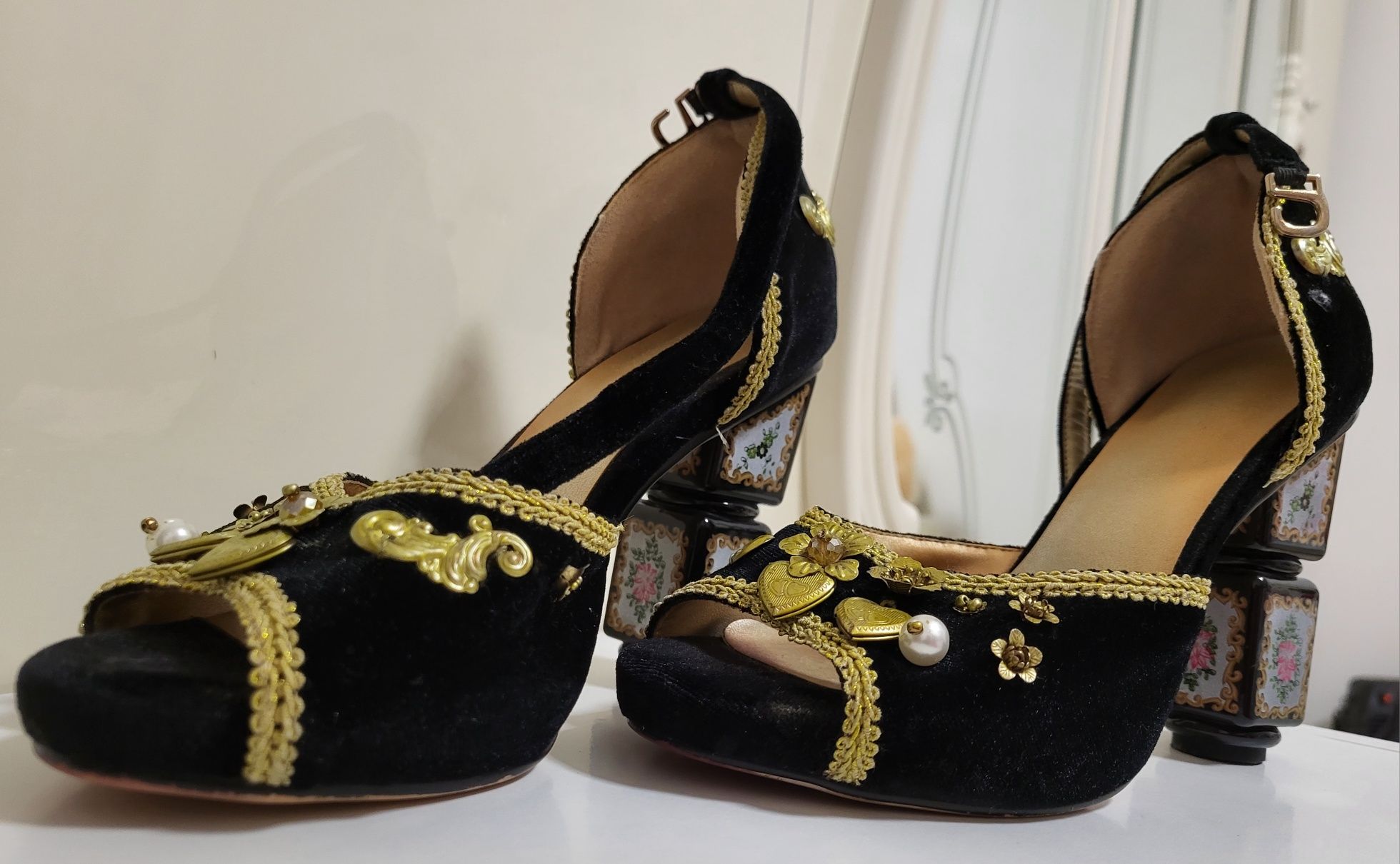 Sandale negre vintage catifea, piele naturala toc 10 cm