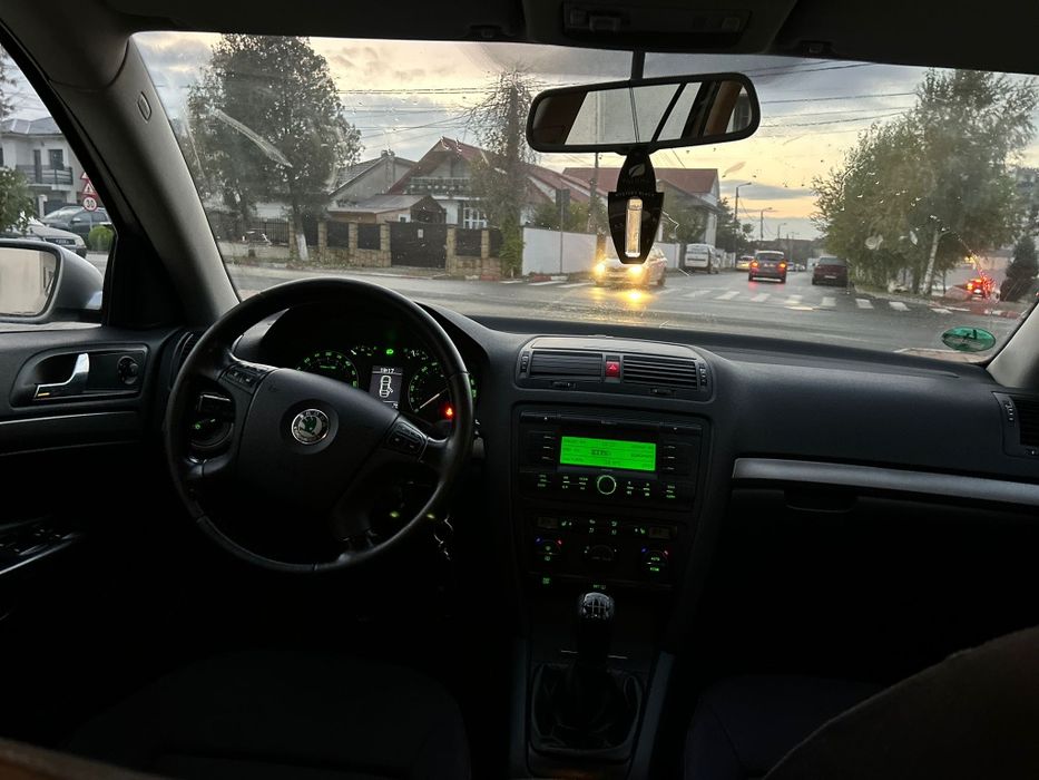Skoda Octavia 2 
Motorizare 2.0 diesel 
Transmisie manual 6+1
Anul maș
