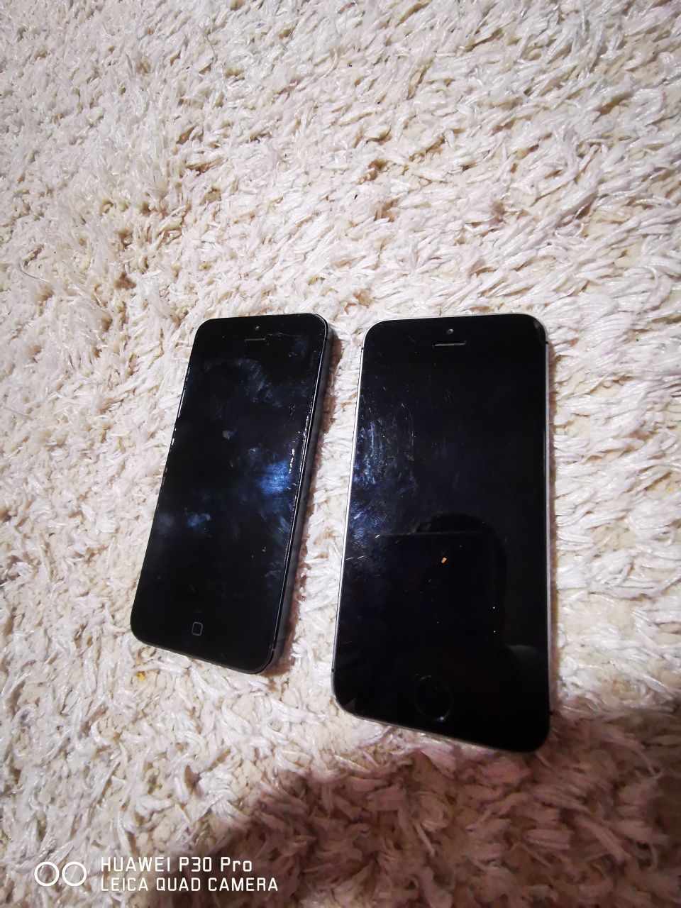 Vând 2 iPhone 5s și 5 simplu