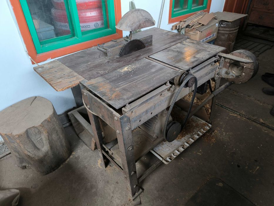 Циркулярная пила стационарная