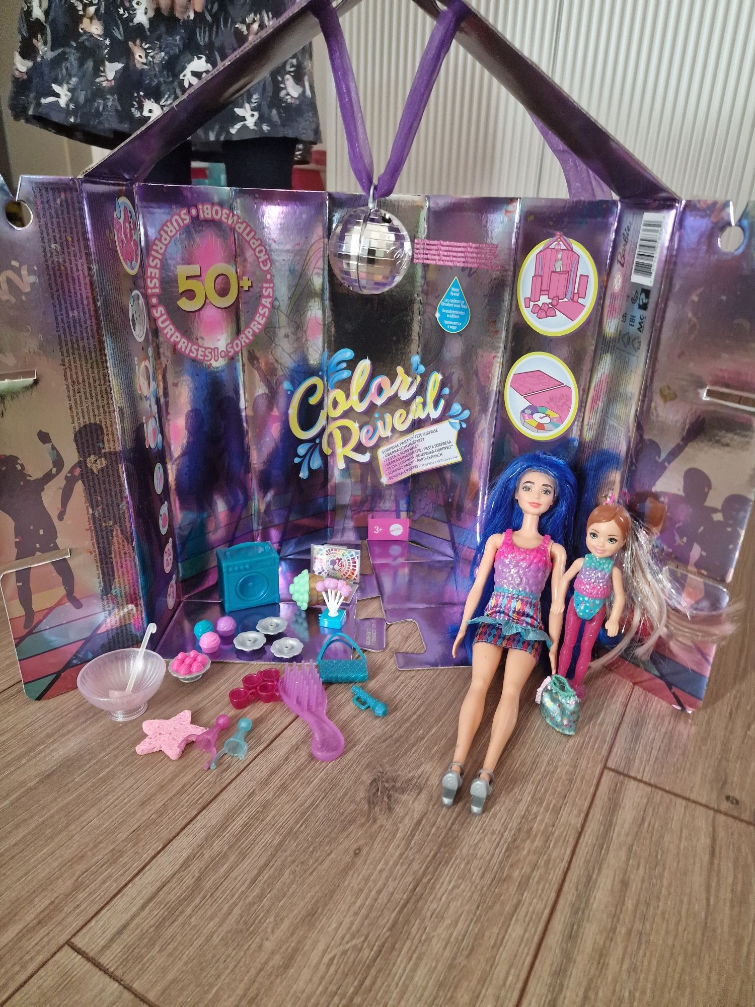 Barbie mama + fetița+ casă din carton și accesorii