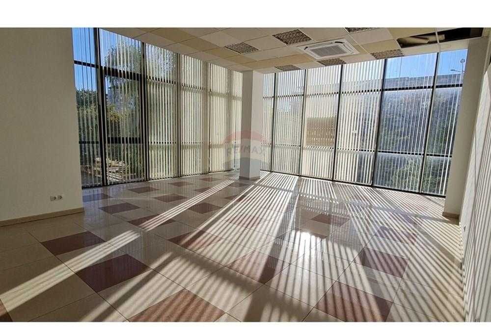 Продава се Офис в к.к. Пампорово - 242 кв.м за 1488 €/кв.м - Снимка #10