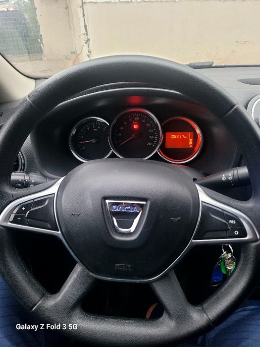 Vând Dacia Logan