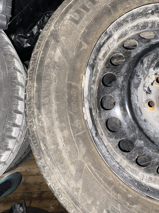 4 бр. железни джанти 17- ки, 5x114.3 с гуми 235/65/17