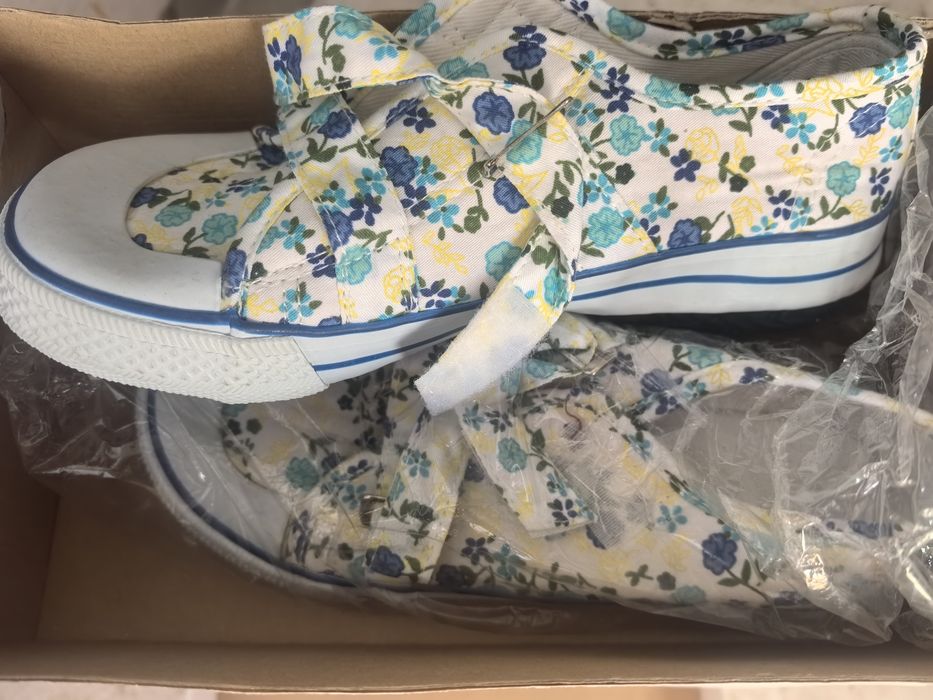 Чисто нови кецове различни разцветки