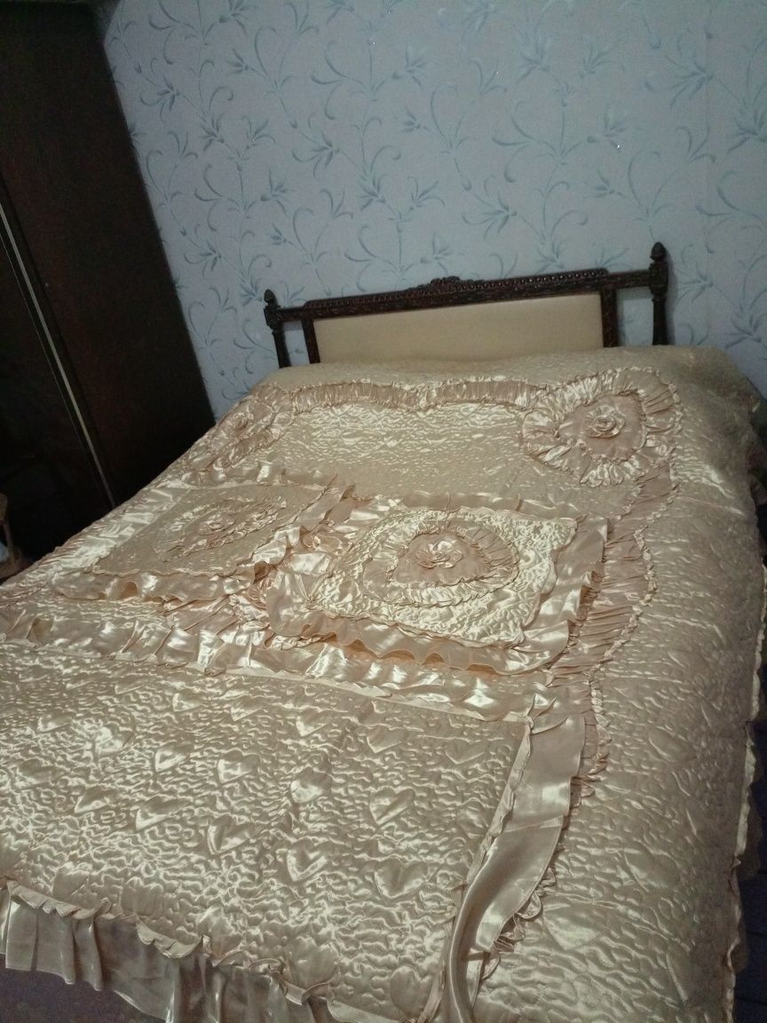 Продам покрывало со шторами