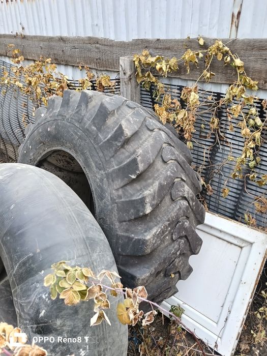 Продам шины 18.4.26 на экскаватор погрузчик 3.1