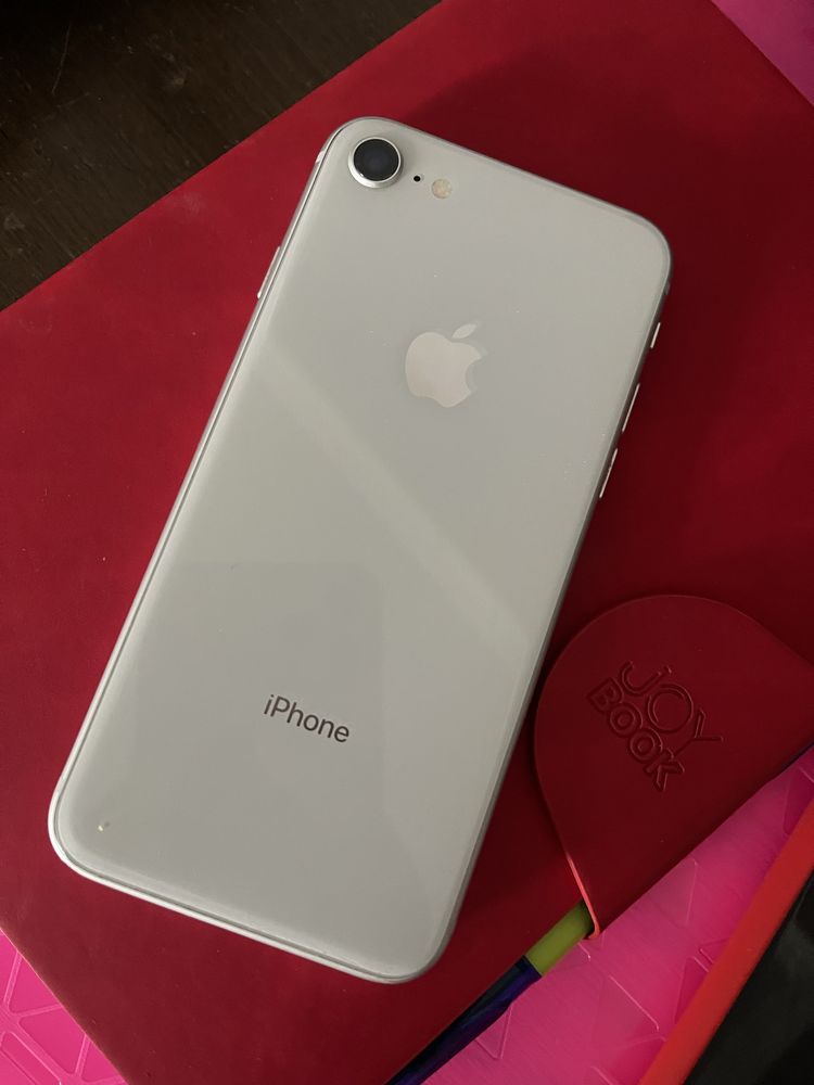 Iphone 8 256gb в отличном состоянии с коробкой
