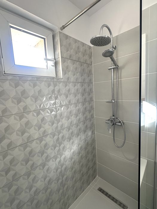 Regim hotelier. Ap. 3 camere decomandat, lux, Panini/BT