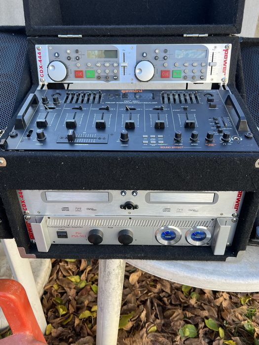 Distractie pe cinste in bar terasa restaurant