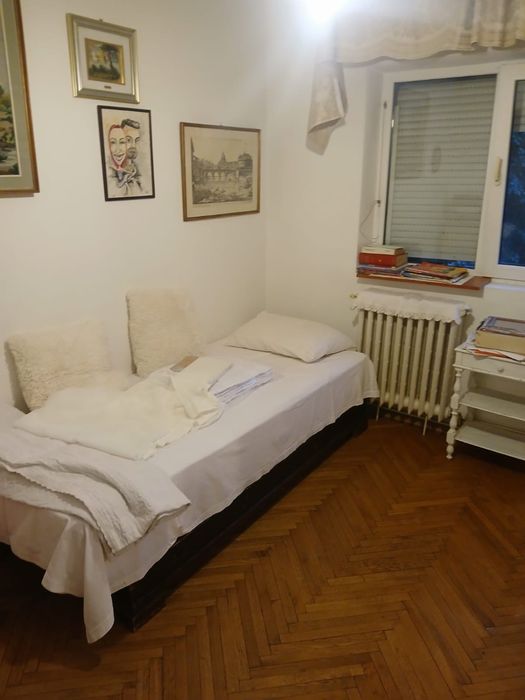 Inchiriez apartament 3 camere Strada Pecineaga, Sector 5