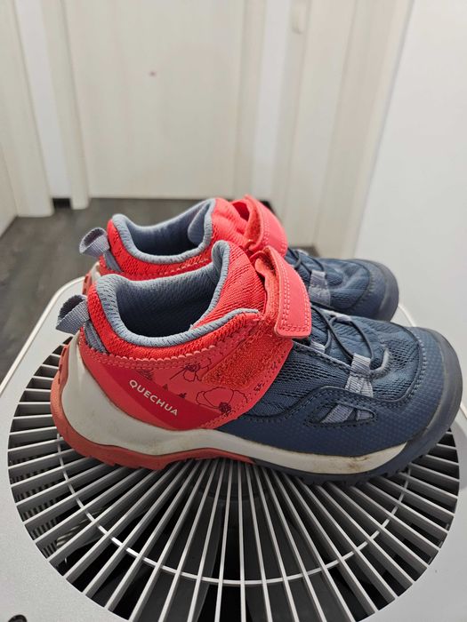 Ghete fete drumetie munte Quechua marimea 28, stare foarte buna