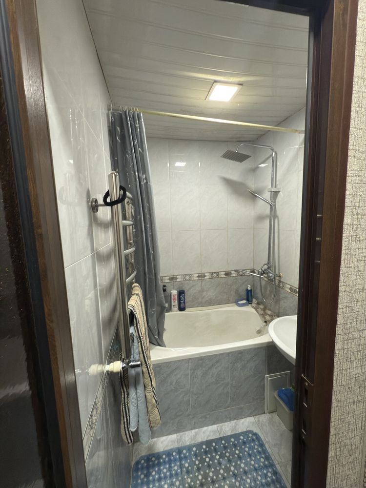 Tansiqboev 1  da 3/4/4 balkon 2:6 srochno sotiladi remonti yahshi