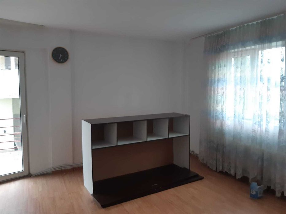Inchiriez apartament 2 camere - zona Casa Somesana