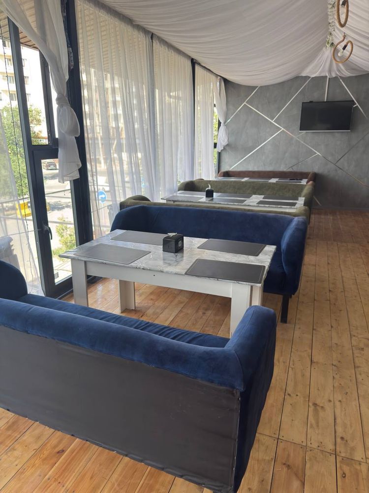 Kafe restoran uchun komplekt mebel sotiladi