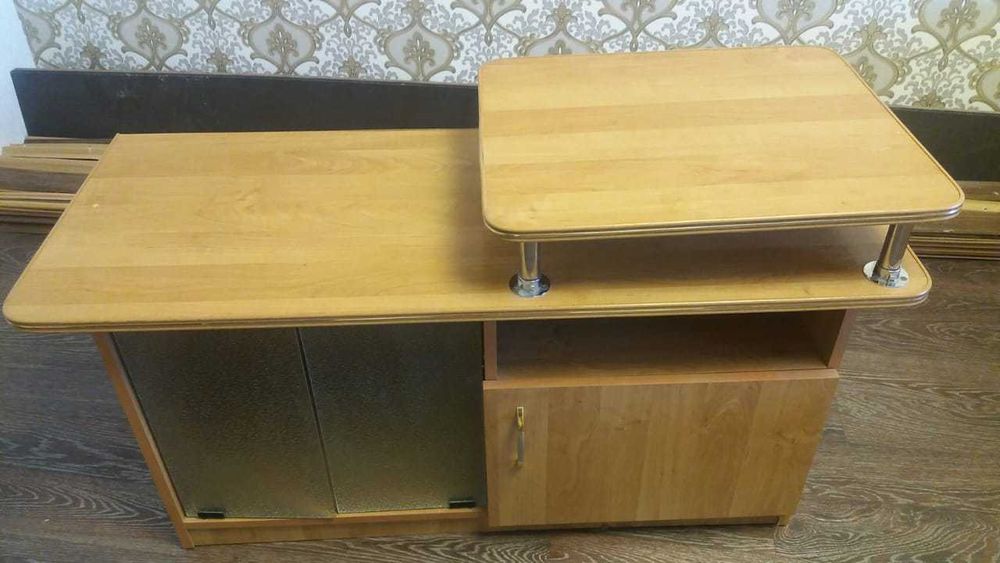 Журнальный столик и подставка под телевизор