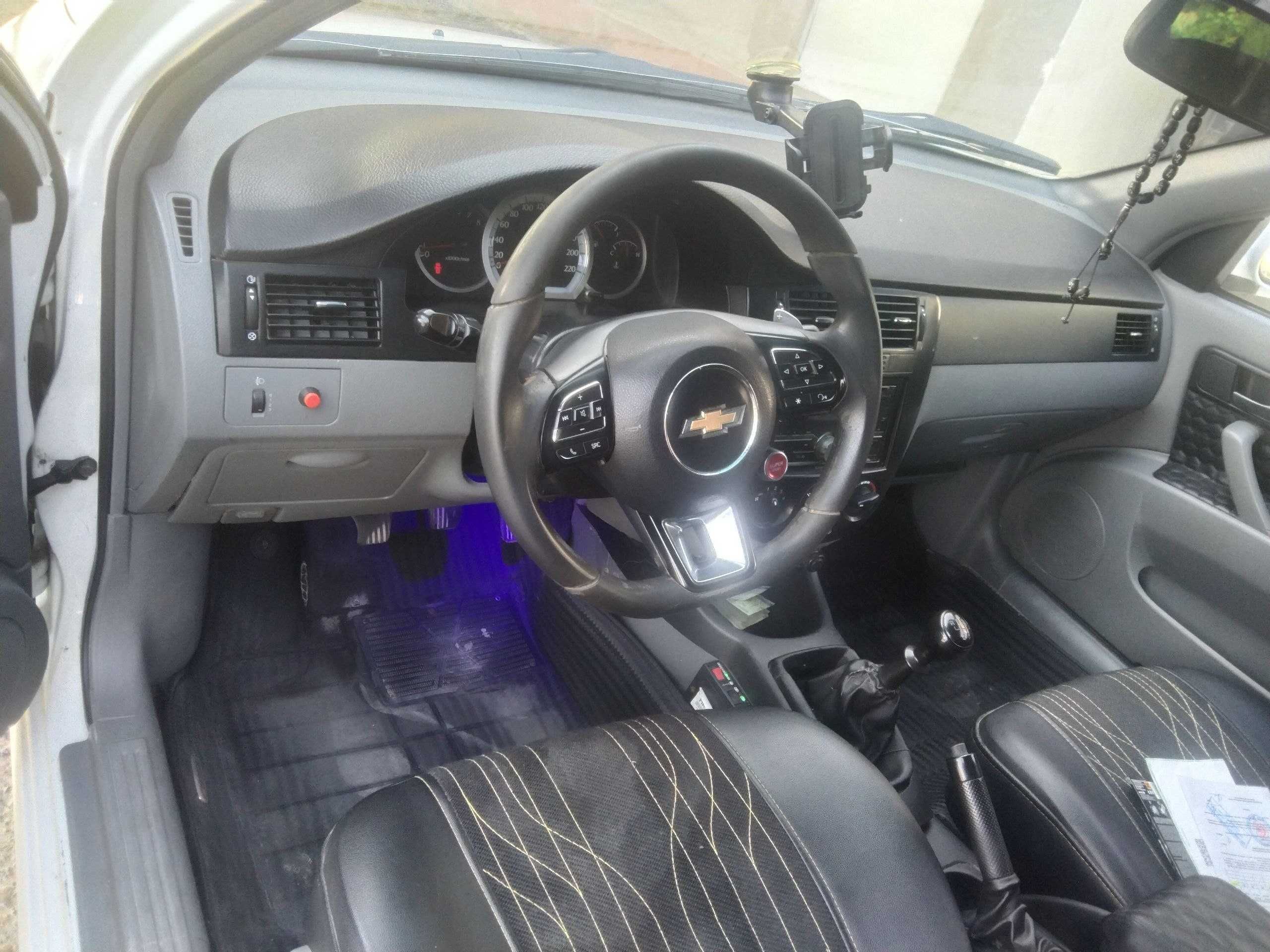 Lacetti sotiladi
