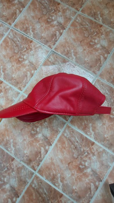 Шапка от естествена кожа