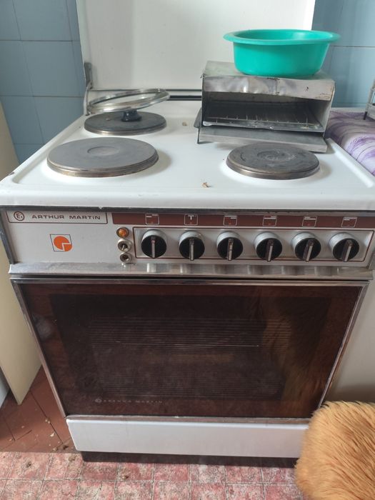 Домакински уреди: Хладилник, Печка, Пералня, Микровълнова,кожени легла