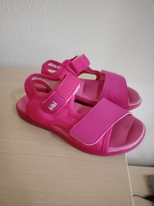 Продам обувь на девочку