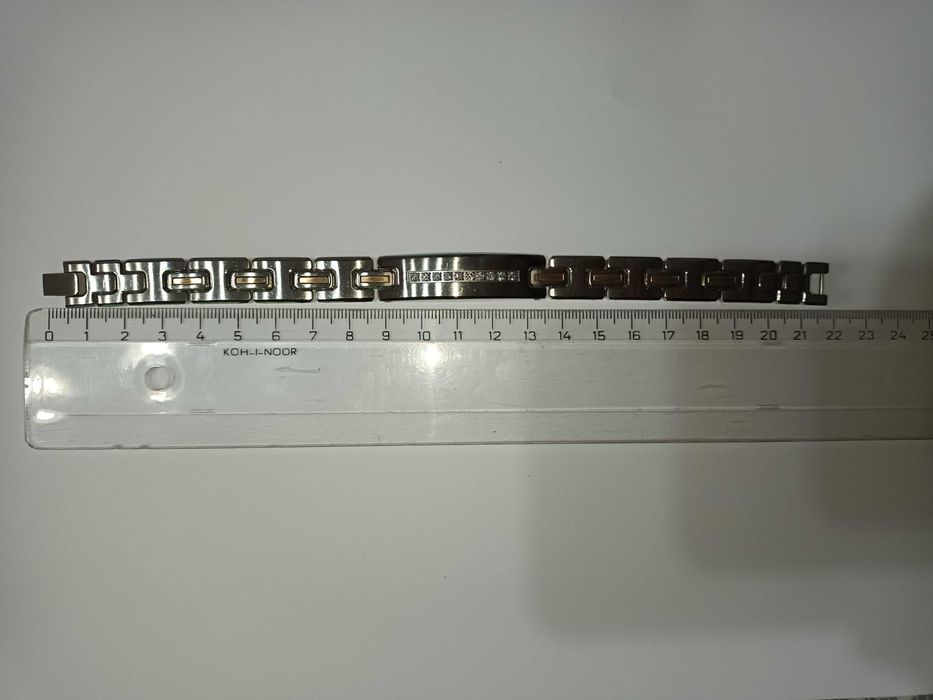 Vând brățara unisex, cu diamante și inserții aur de 14k.