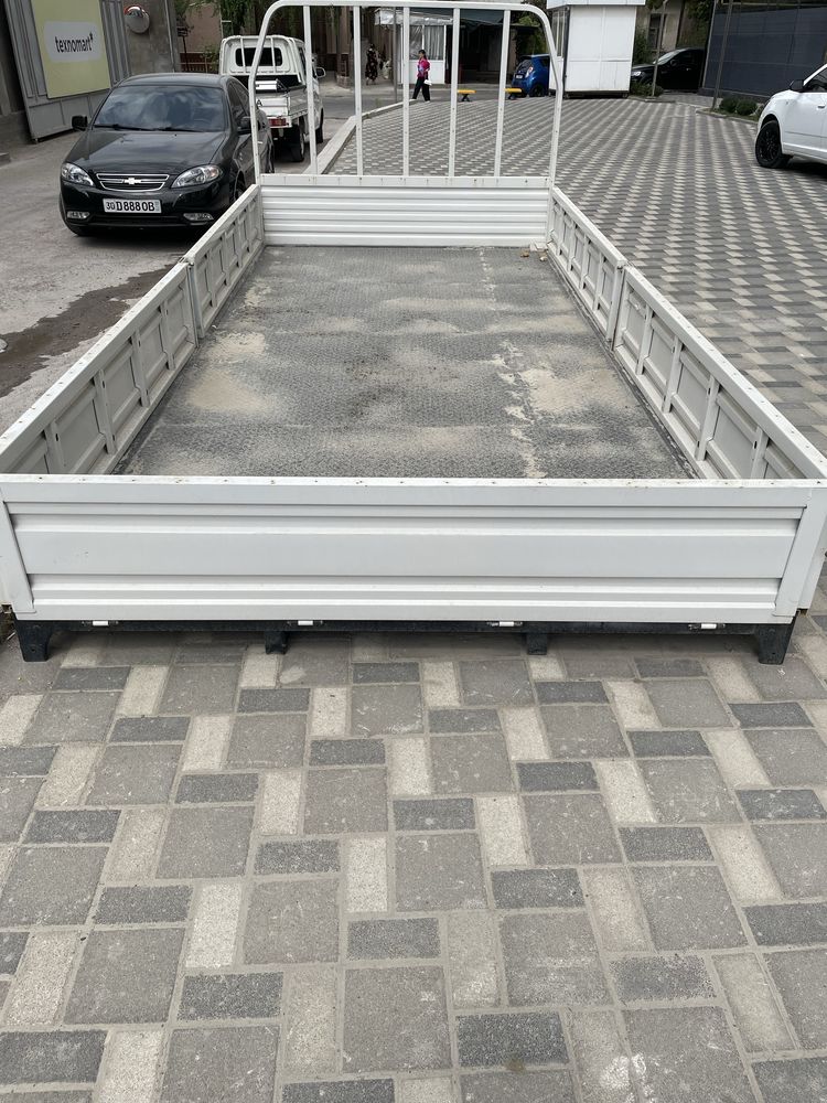 Isuzu avtomashinasi uchun tayyor bort