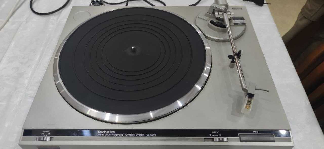 Проигрыватель виниловых дисков Technics SL-D210