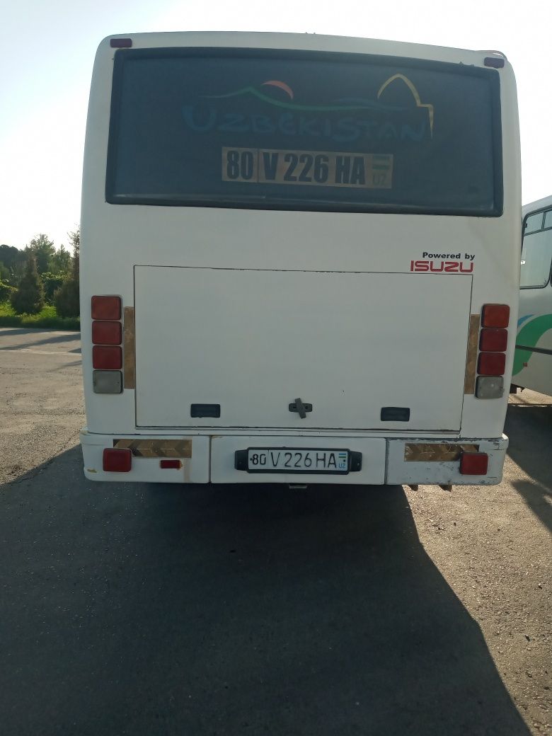 Isuzu avtobus 2008