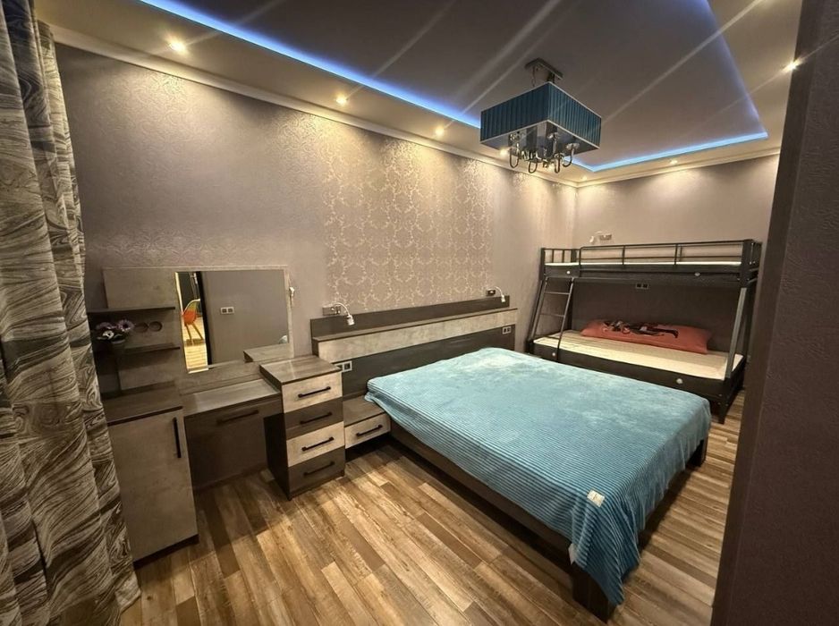 Метро Космонавтов. Итальянское посольста сдаётся 2х комнатная квартира