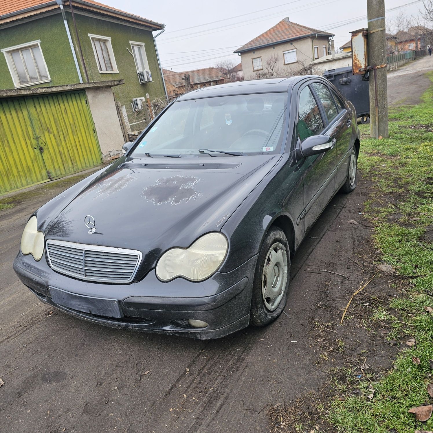 Mercedes-Benz w203 c200 kompressor  на части само .
