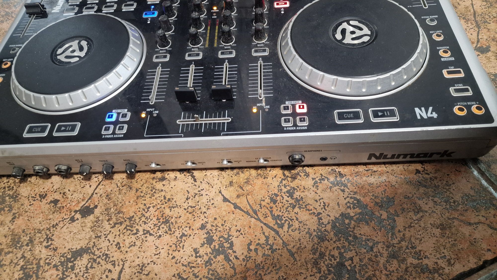 Vand Consola numark n4