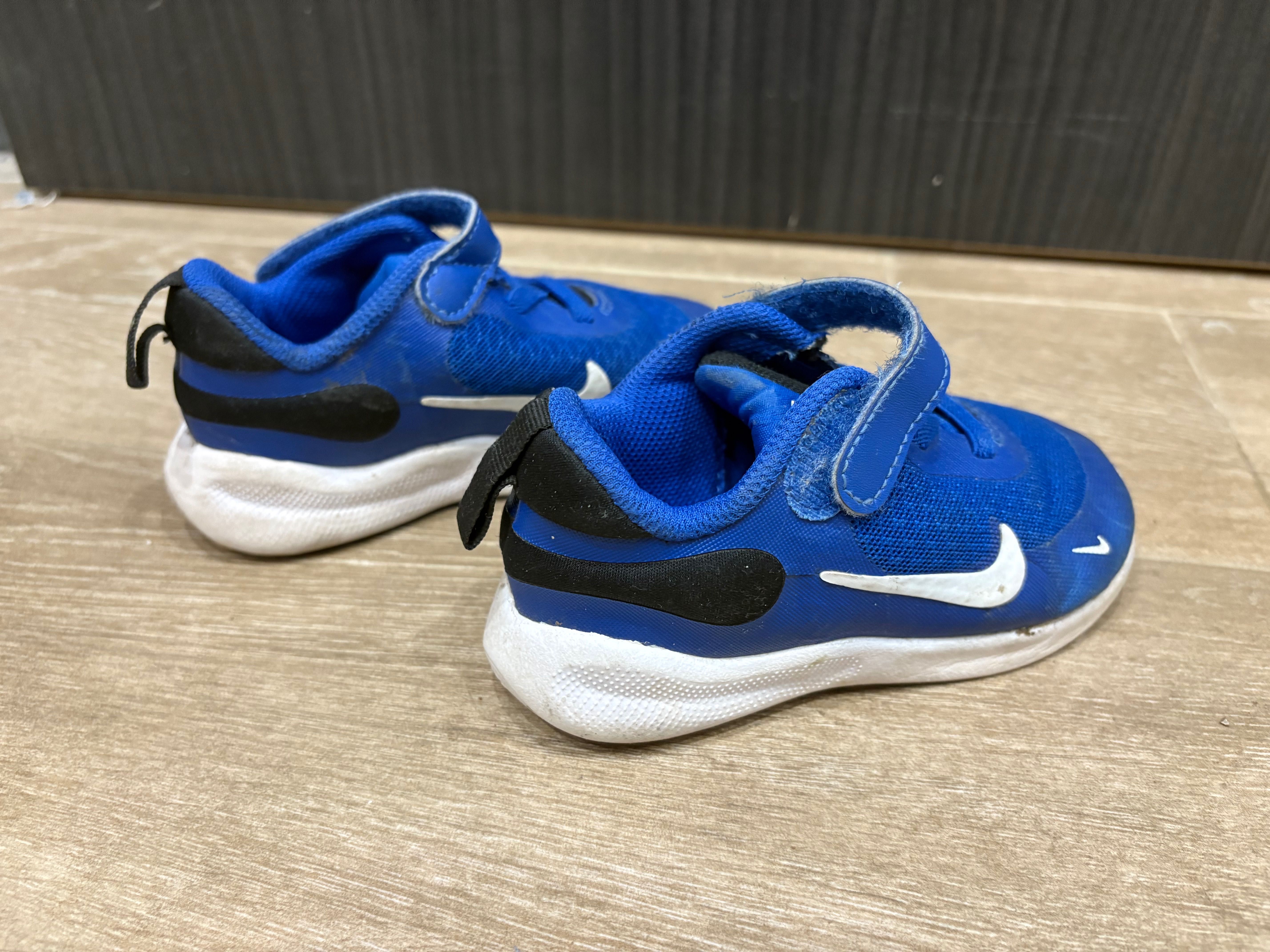 Маратонки Nike revolution, номер 23,5