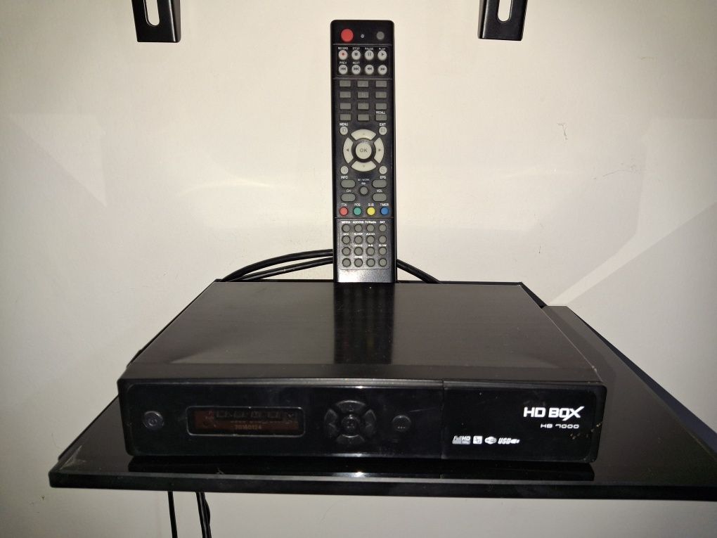 HD тюнер  в хорошем состоянии