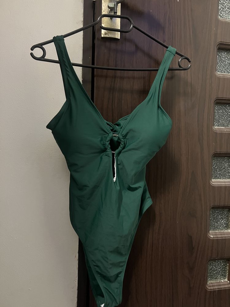 Costum de baie dintr o piesa
