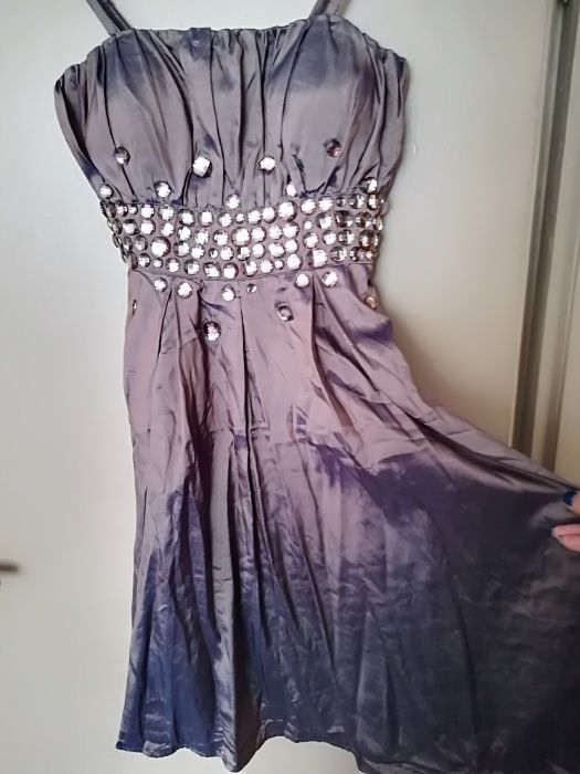 Елегантна рокля