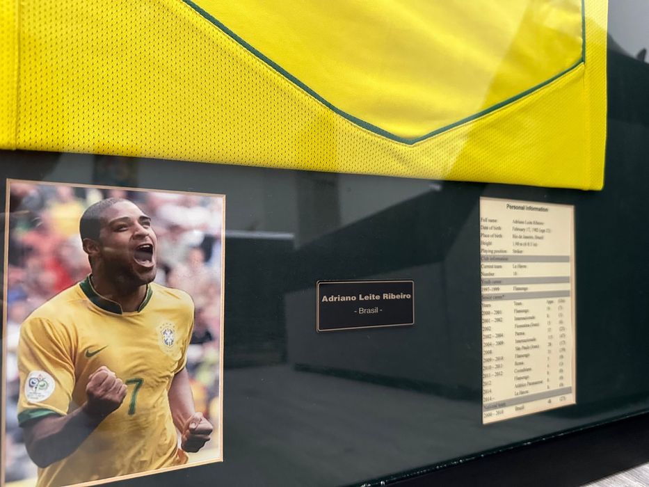 Tricou semnat + rama Adriano Brazilia