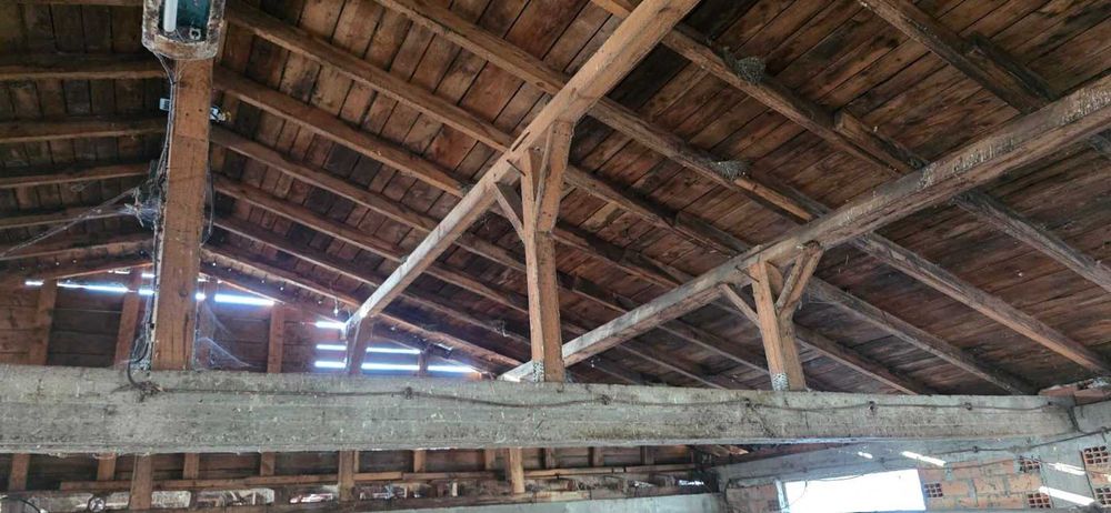 Продава се стопански имот – кравеферма в с. Знаменосец