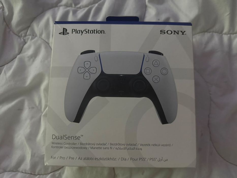 Плайстейшан 5 контролер