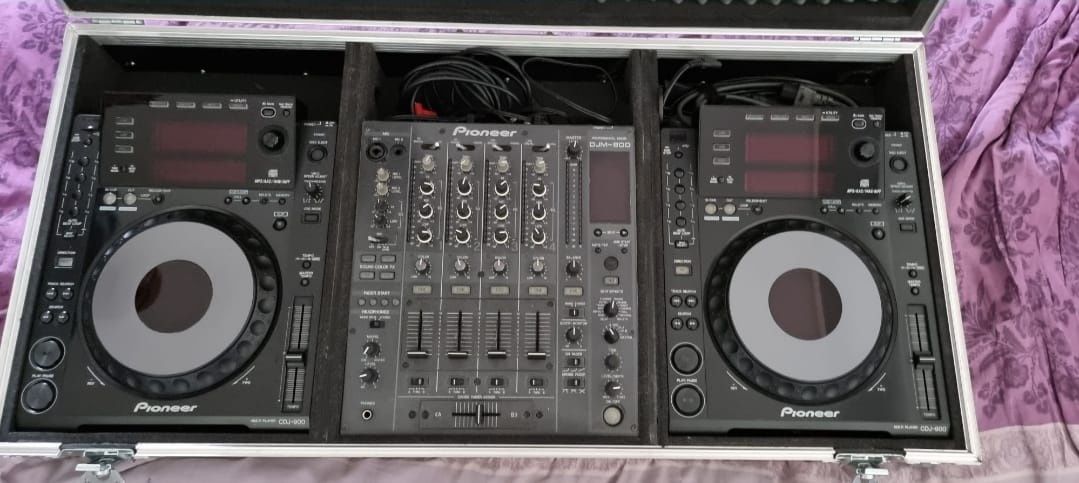 Pioneer CDJ 900 și Mixer DJM 800