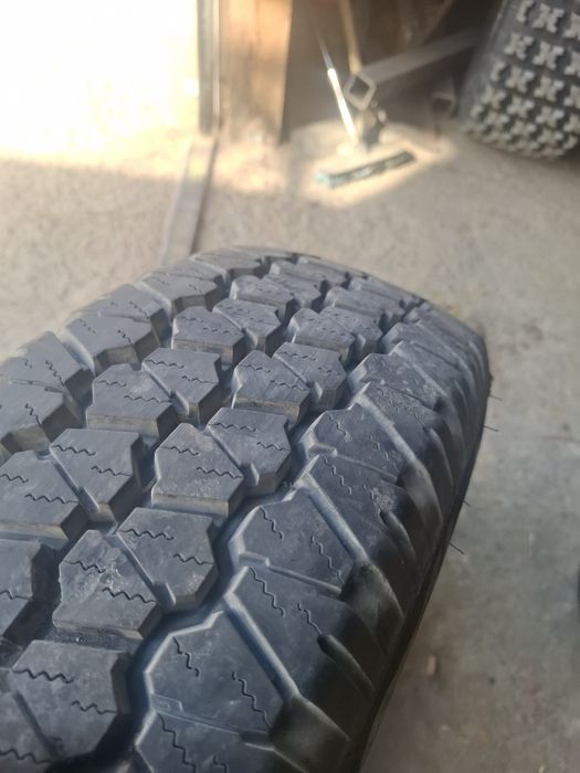 Гуми 205/75/16c  Ласса