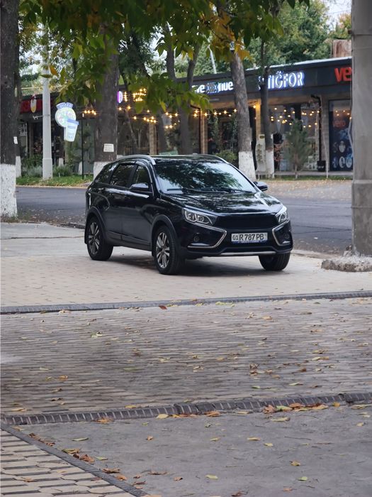 Lada SW Cross 2021
