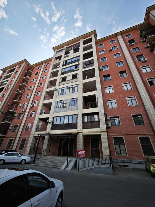 Новостройка, кирпич, рынок чорсу, метро тинчлик, версаль ≈ 104 кв.м