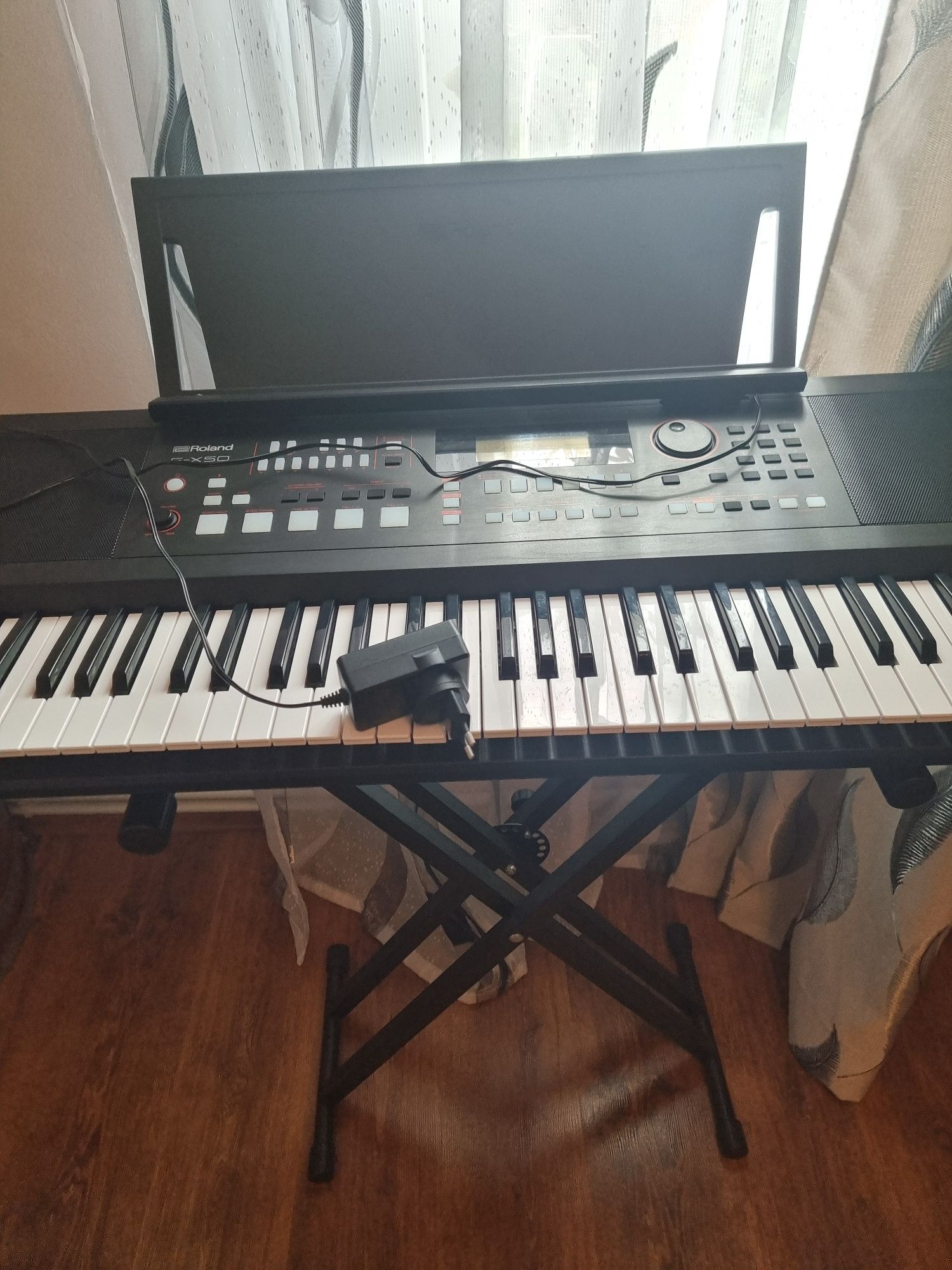 Pian digital Roland E- X50