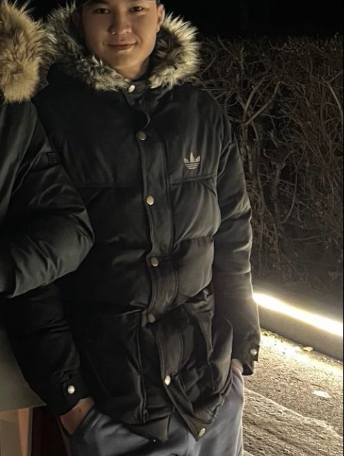 Адидас лепесток s размер без партаков черная с мехом